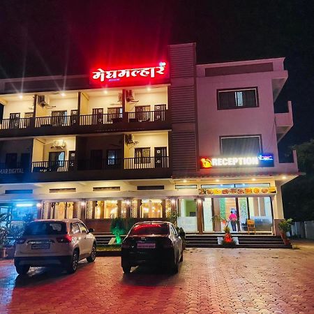 Hotel Meghmalhar Lodging Jejuri 外观 照片