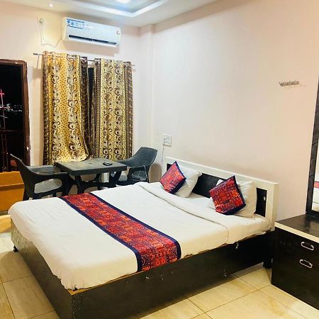 Hotel Meghmalhar Lodging Jejuri 外观 照片