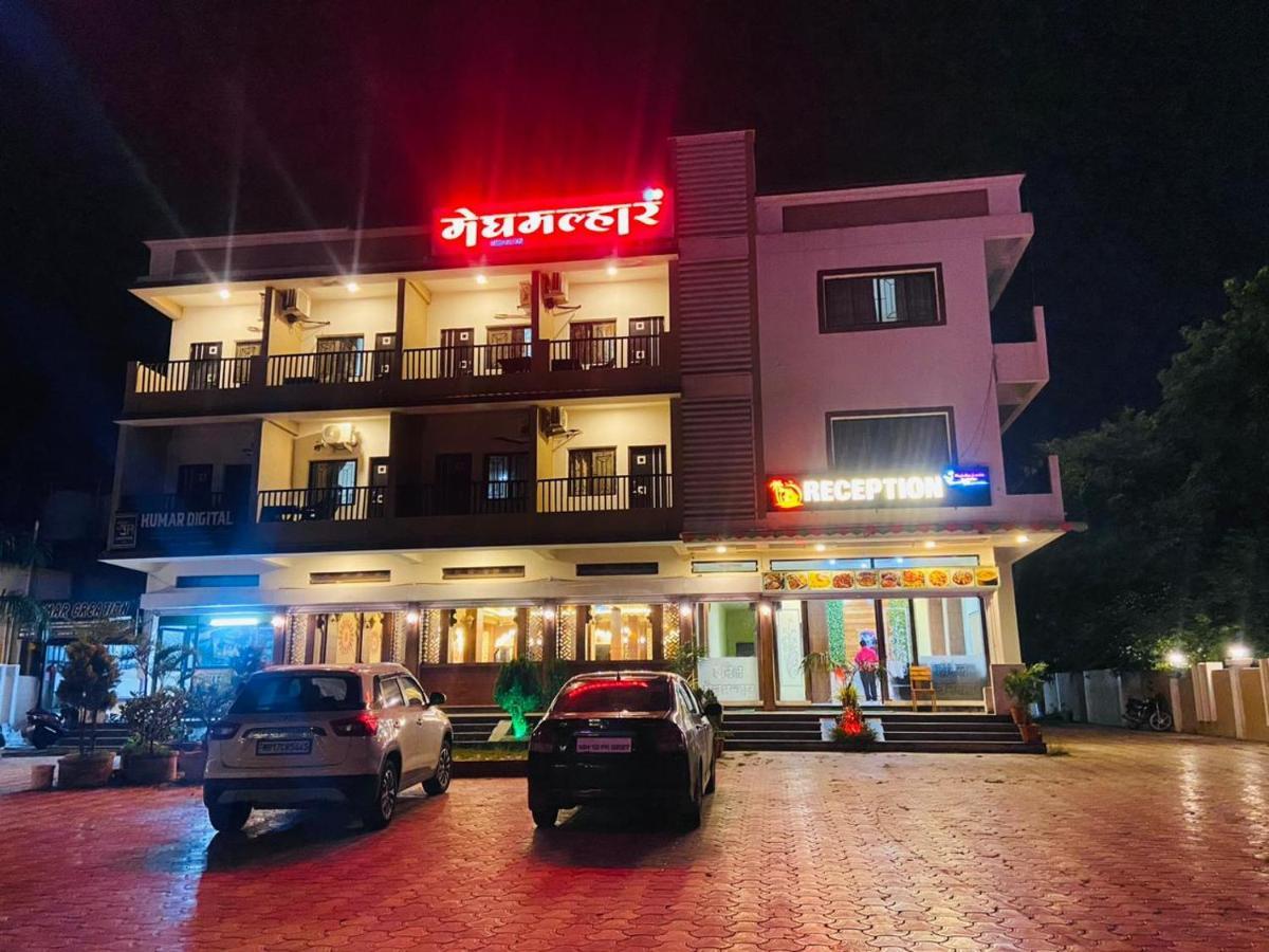Hotel Meghmalhar Lodging Jejuri 外观 照片