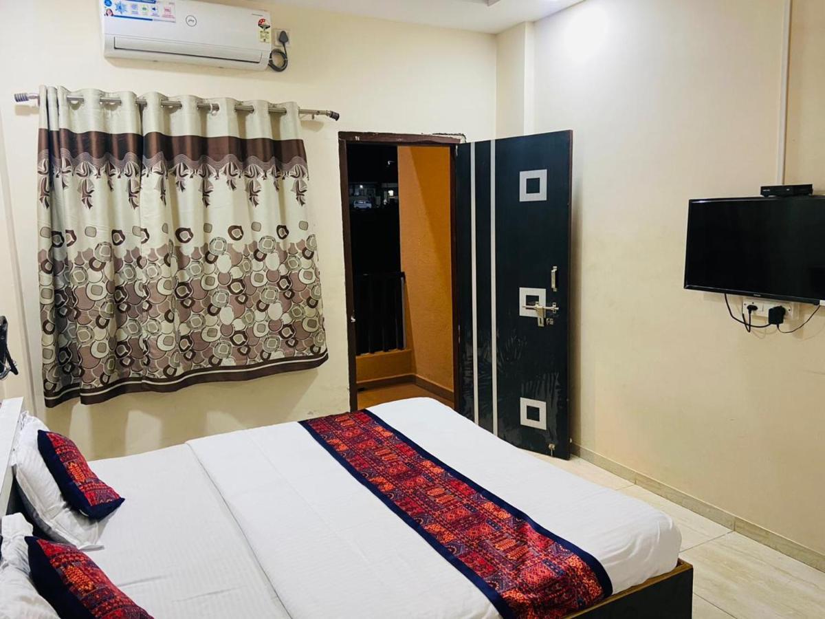Hotel Meghmalhar Lodging Jejuri 外观 照片