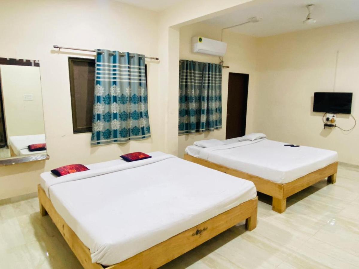 Hotel Meghmalhar Lodging Jejuri 外观 照片