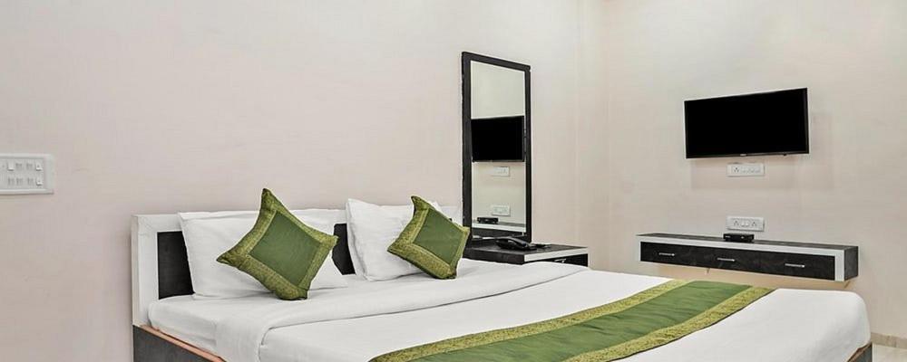 Hotel Meghmalhar Lodging Jejuri 外观 照片
