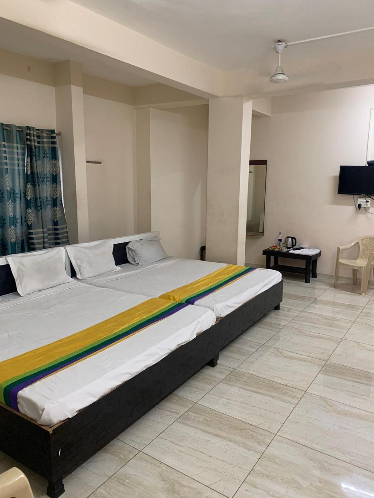 Hotel Meghmalhar Lodging Jejuri 外观 照片