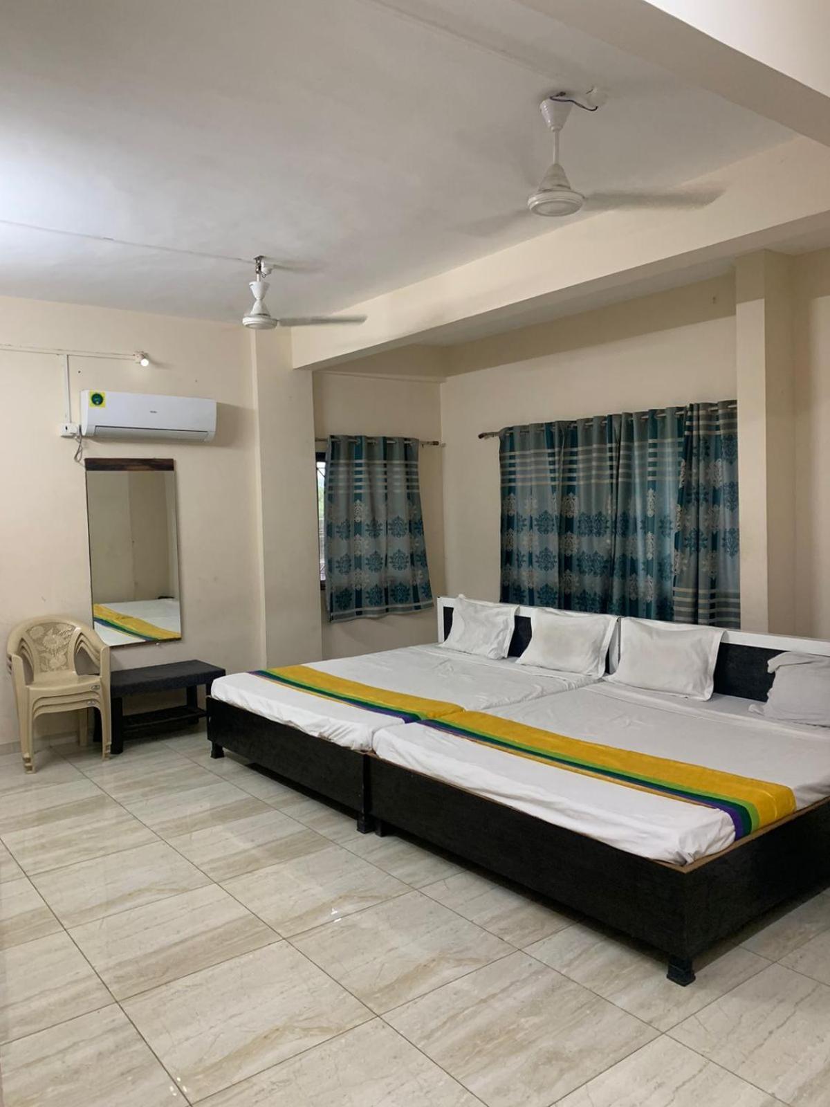 Hotel Meghmalhar Lodging Jejuri 外观 照片
