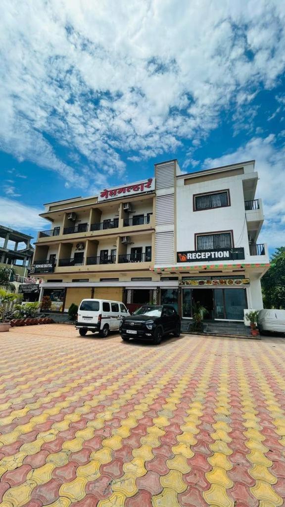 Hotel Meghmalhar Lodging Jejuri 外观 照片